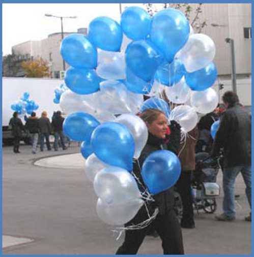 Luftballons-verteilen-werben-mit-Luftballons