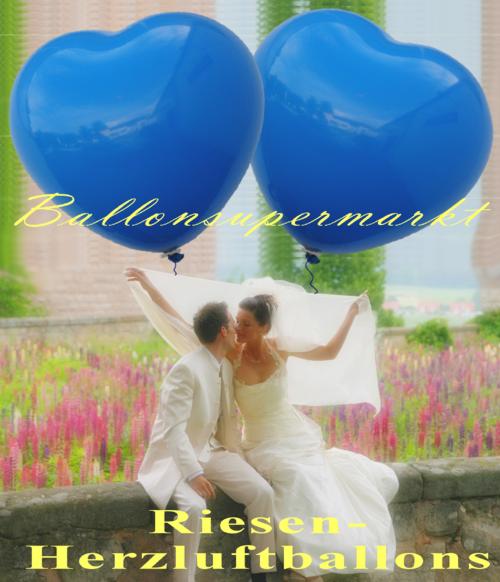 Riesen-Herzluftballons in Blau mit dem Hochzeitspaar